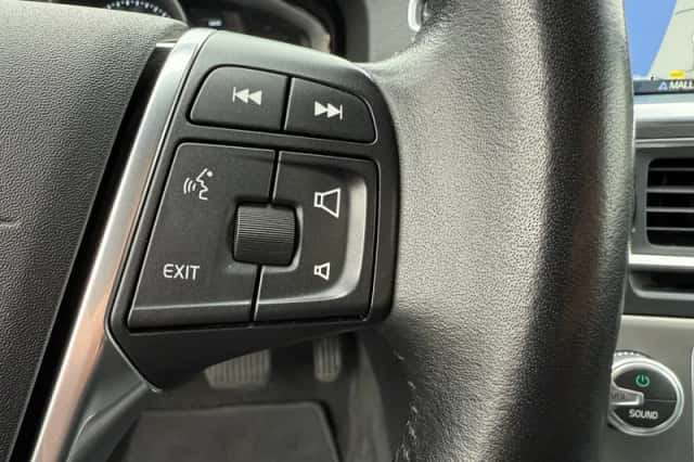 Volvo V60 (2015) thumbnail 20