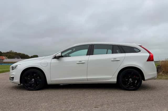 Volvo V60 (2015) thumbnail 3
