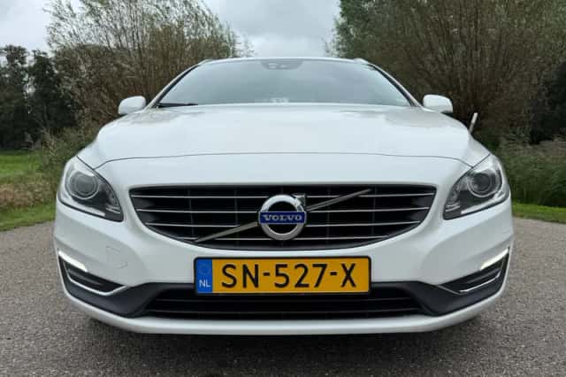 Volvo V60 (2015) thumbnail 22