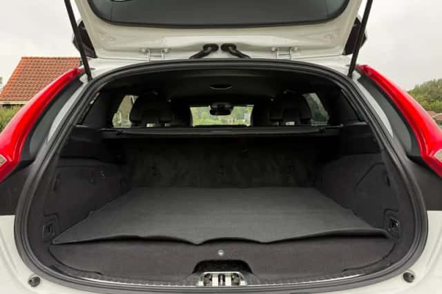 Volvo V60 (2015) thumbnail 24