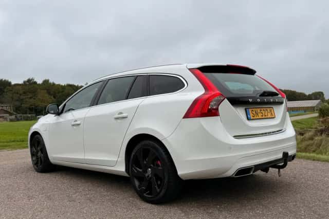 Volvo V60 (2015) thumbnail 4