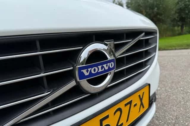 Volvo V60 (2015) thumbnail 32