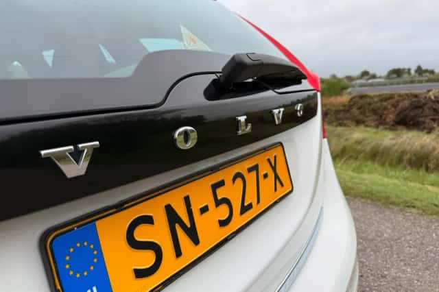 Volvo V60 (2015) thumbnail 33