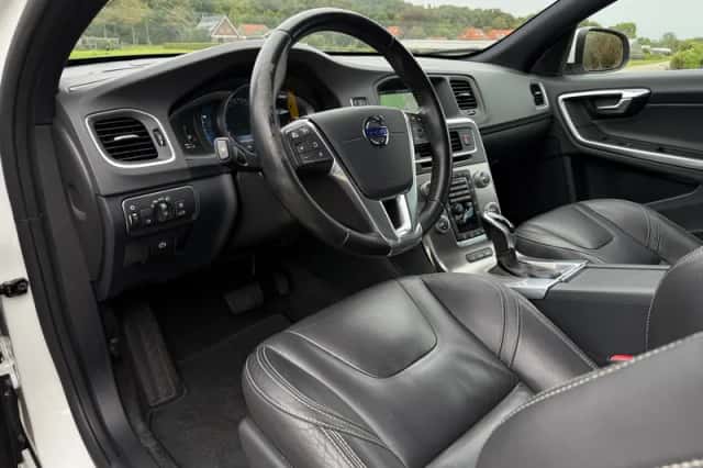 Volvo V60 (2015) thumbnail 5