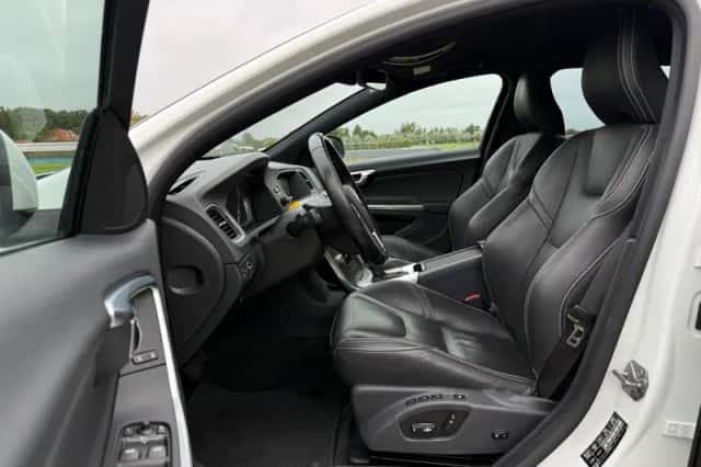 Volvo V60 (2015) thumbnail 7