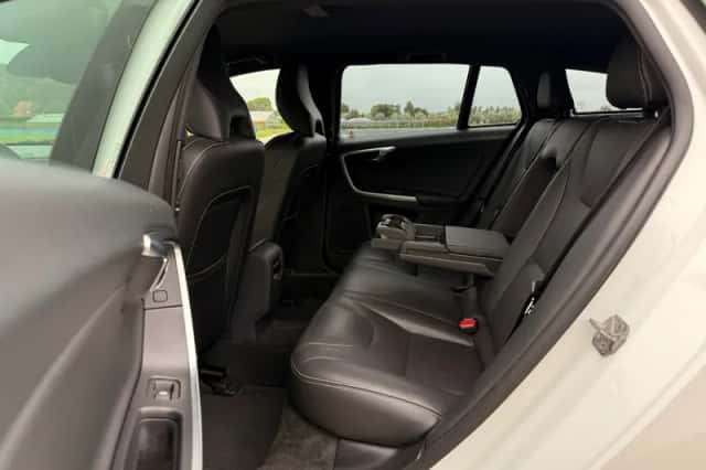 Volvo V60 (2015) thumbnail 9