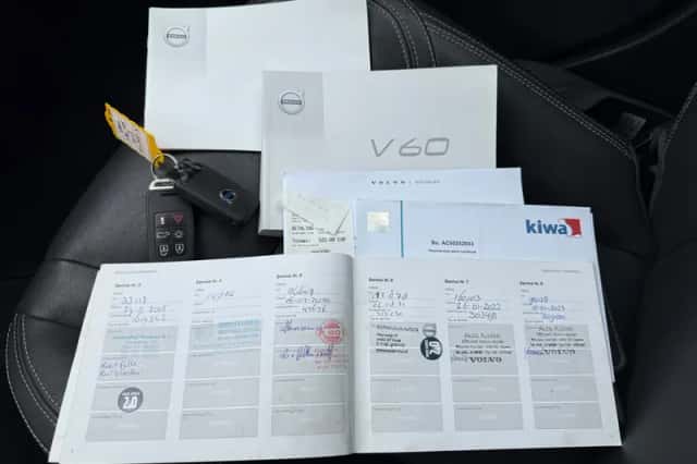 Volvo V60 (2015) thumbnail 10