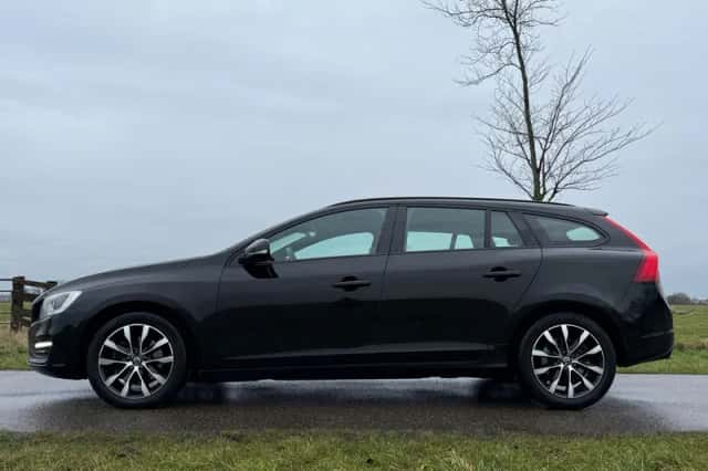 Volvo V60 (2017) thumbnail 2