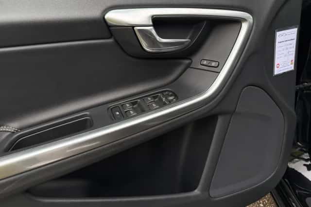 Volvo V60 (2017) thumbnail 14