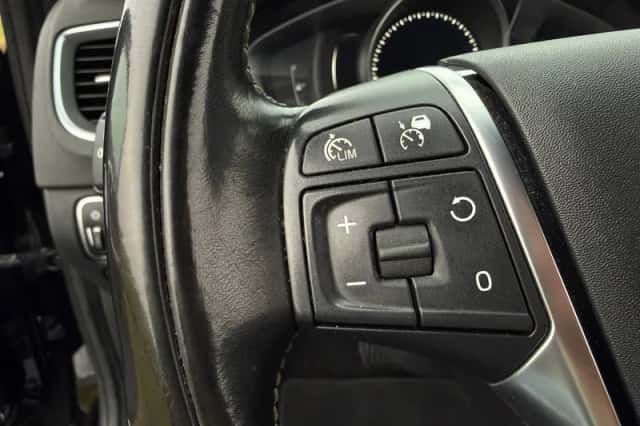 Volvo V60 (2017) thumbnail 15
