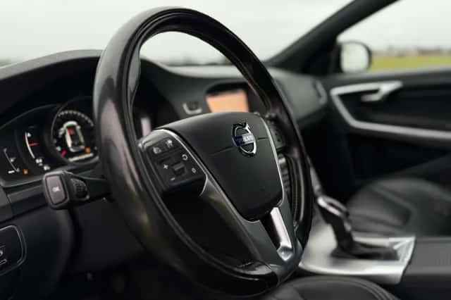 Volvo V60 (2017) thumbnail 16
