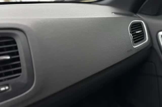 Volvo V60 (2017) thumbnail 18