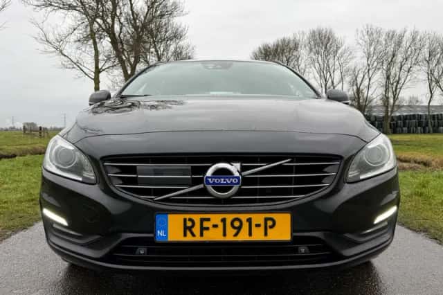 Volvo V60 (2017) thumbnail 19