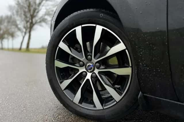 Volvo V60 (2017) thumbnail 24