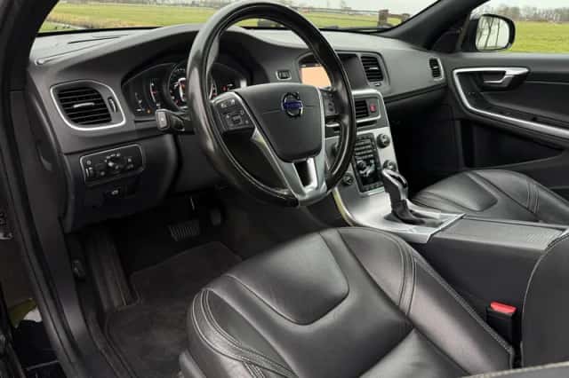 Volvo V60 (2017) thumbnail 4