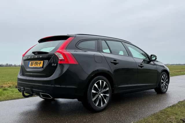 Volvo V60 (2017) thumbnail 32