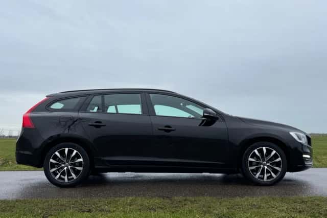 Volvo V60 (2017) thumbnail 33