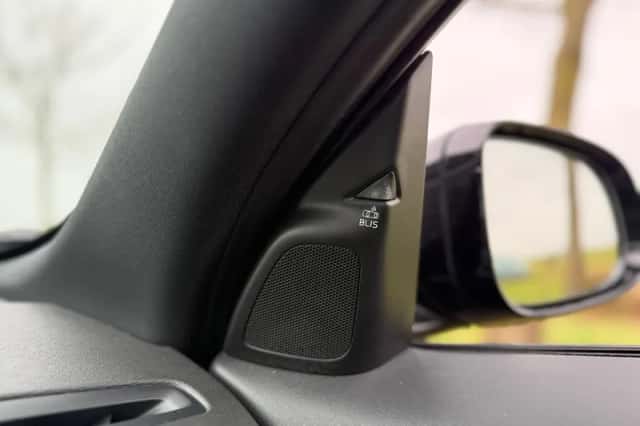 Volvo V60 (2017) thumbnail 9