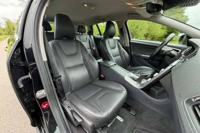 Volvo V60 (2016) thumbnail 2