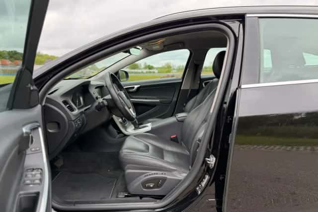 Volvo V60 (2016) thumbnail 11