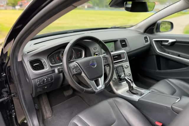 Volvo V60 (2016) thumbnail 14