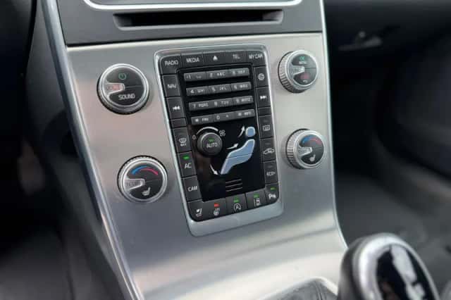 Volvo V60 (2016) thumbnail 19