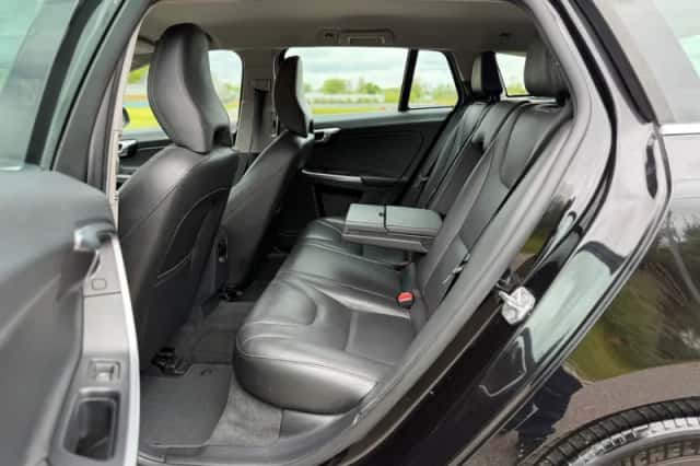 Volvo V60 (2016) thumbnail 21