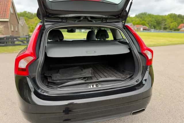 Volvo V60 (2016) thumbnail 23
