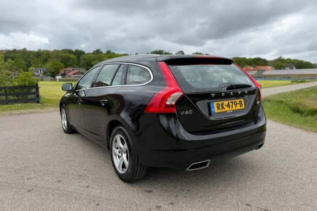 Volvo V60 (2016) thumbnail 4