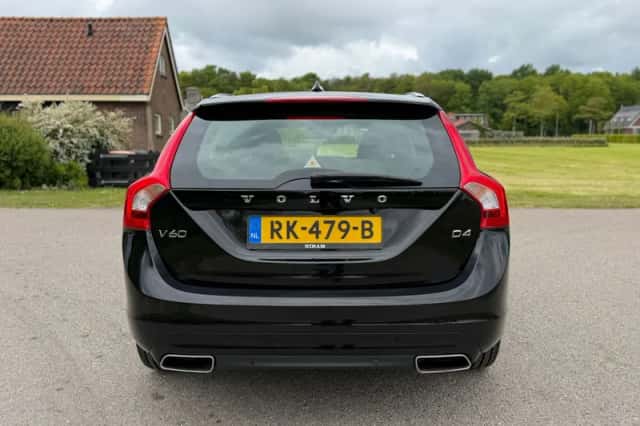 Volvo V60 (2016) thumbnail 5
