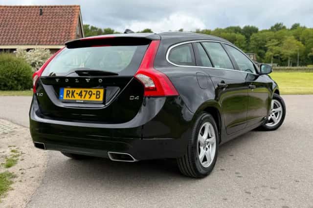 Volvo V60 (2016) thumbnail 6