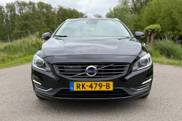Volvo V60 (2016) thumbnail 9