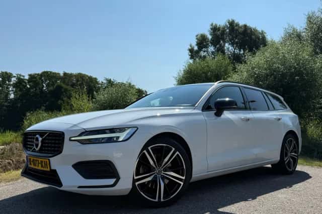 Volvo V60 (2021) thumbnail 1
