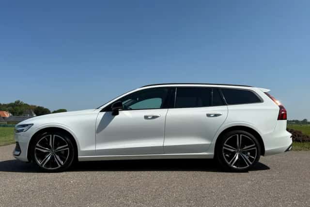 Volvo V60 (2021) thumbnail 2