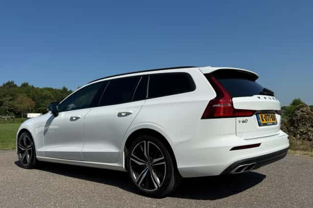 Volvo V60 (2021) thumbnail 3