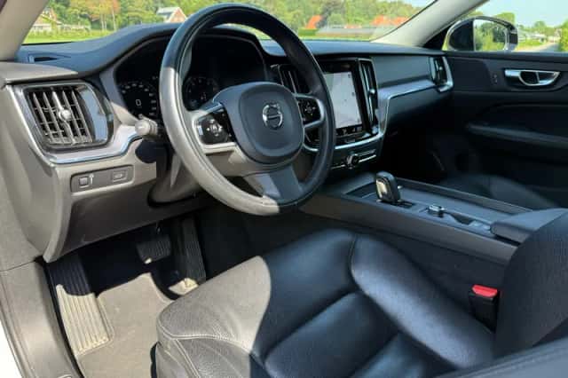 Volvo V60 (2021) thumbnail 4