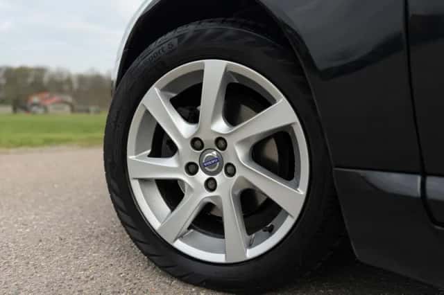 Volvo V70 (2014) thumbnail 24