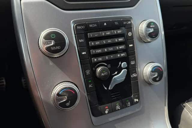Volvo V70 (2015) thumbnail 11