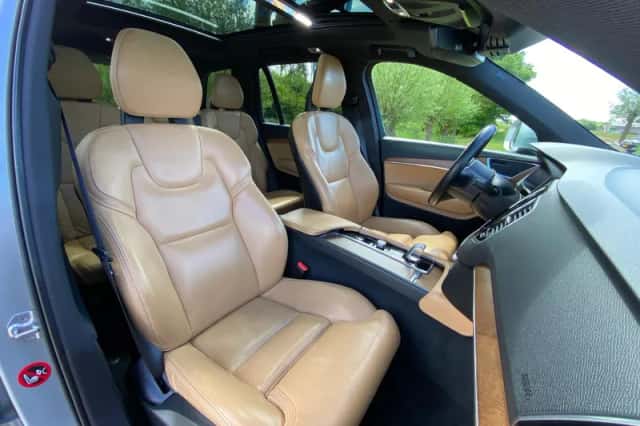 Volvo XC90 (2017) thumbnail 2