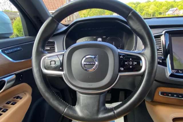 Volvo XC90 (2017) thumbnail 14