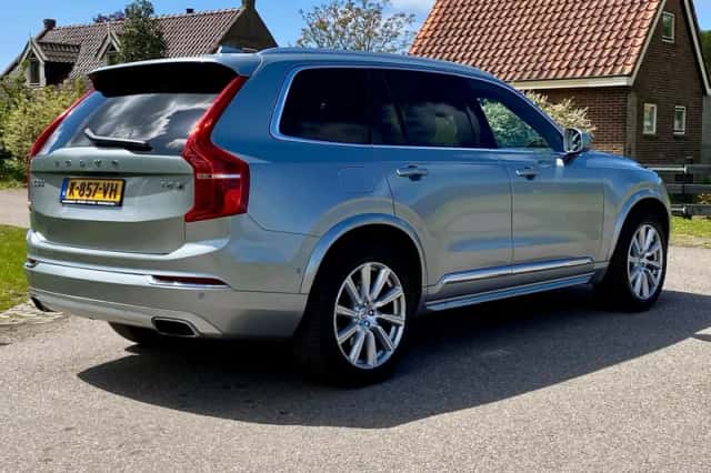 Volvo XC90 (2017) thumbnail 3