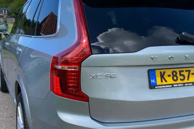 Volvo XC90 (2017) thumbnail 22