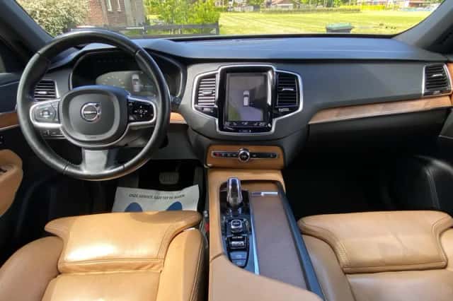 Volvo XC90 (2017) thumbnail 9