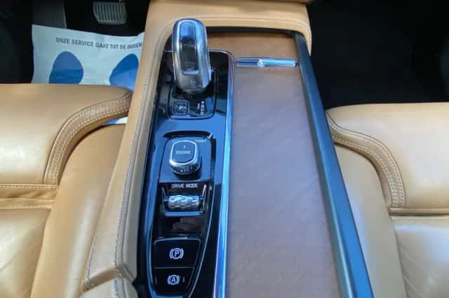 Volvo XC90 (2017) thumbnail 10
