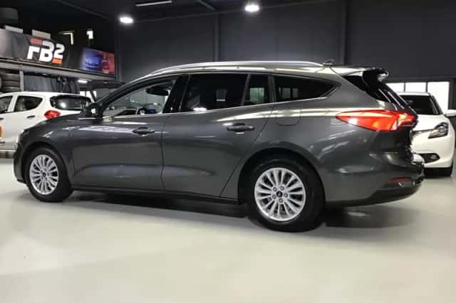 Ford Focus (2022) thumbnail 4
