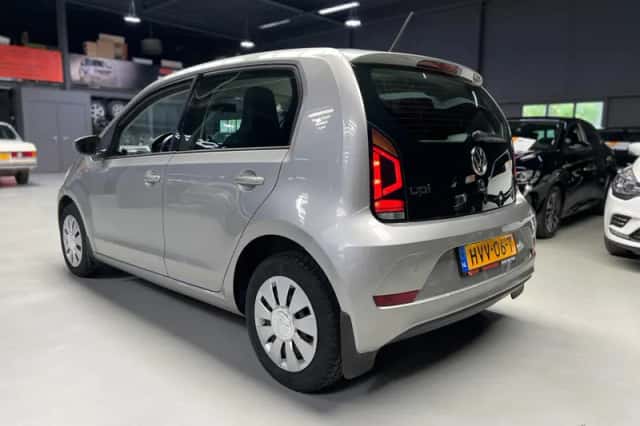 Volkswagen Up! (2019) thumbnail 5