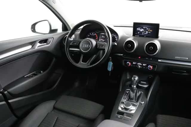 Audi A3 (2016) thumbnail 6