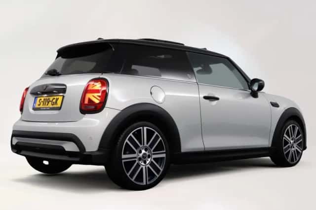 MINI Cooper (2021) thumbnail 3