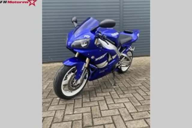YAMAHA YZF (1999) thumbnail 3