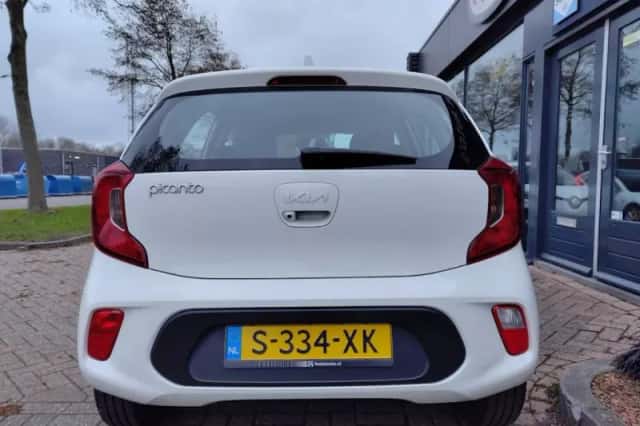 Kia Picanto (2023) thumbnail 4